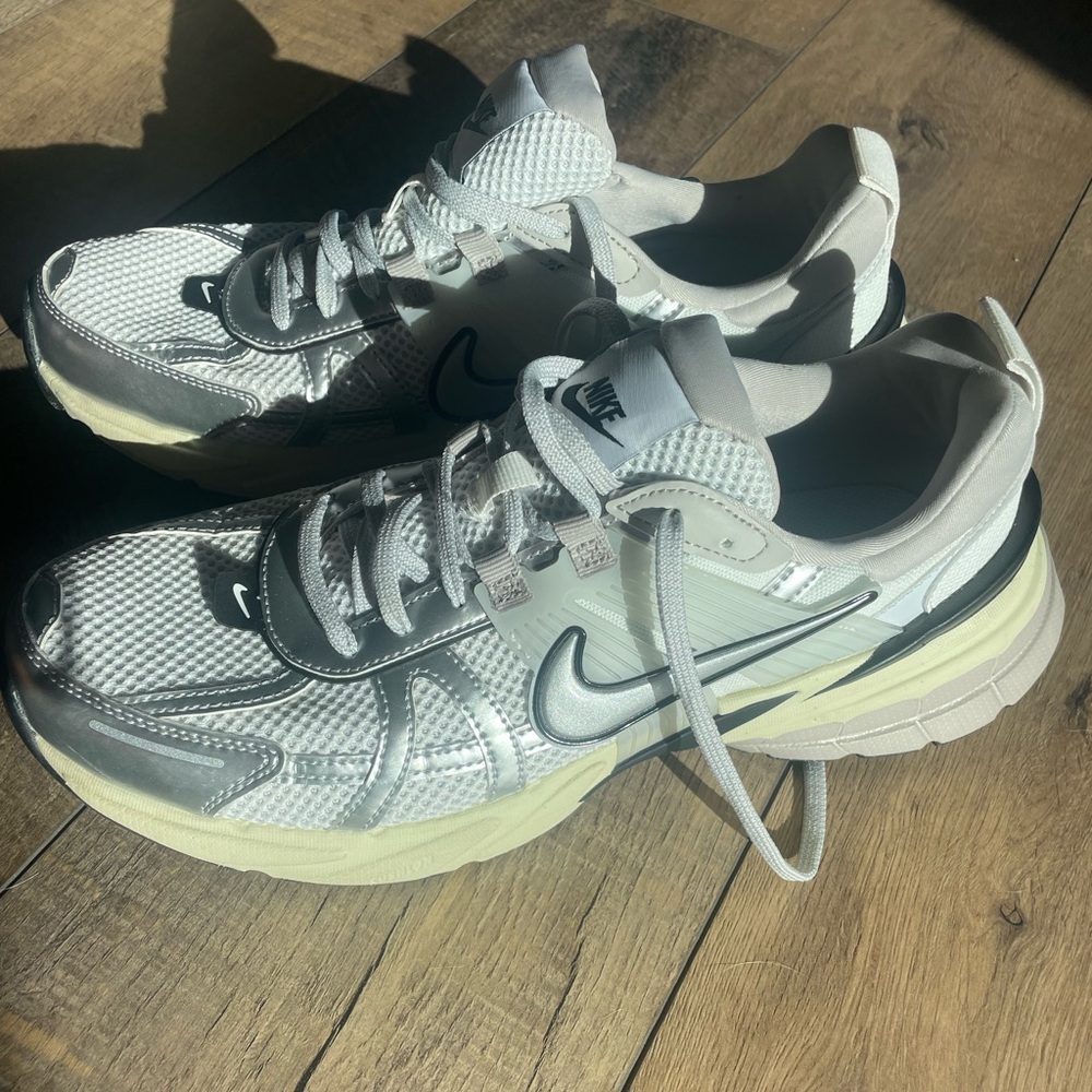 Nike V2K Running Shoes